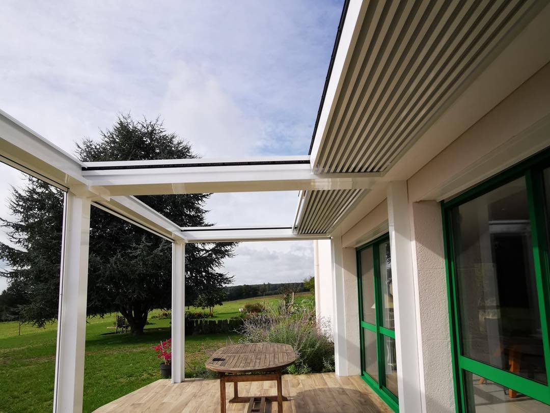 POURQUOI CHOISIR UNE PERGOLA BIOCLIMATIQUE A LAMES RETRACTABLES ET ORIENTABLES ?