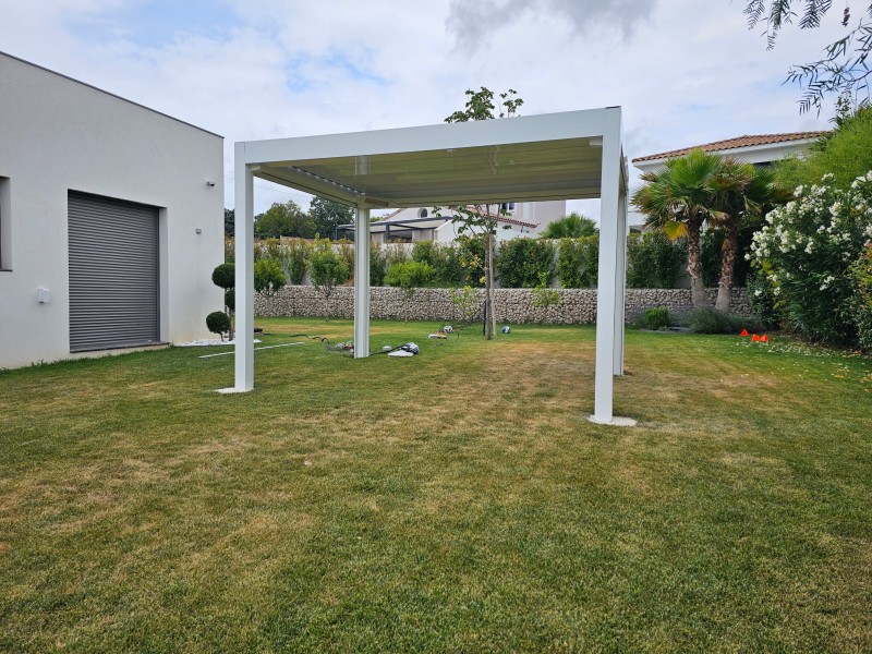 Installation et pose d'une pergola bioclimatique Open à Marseille