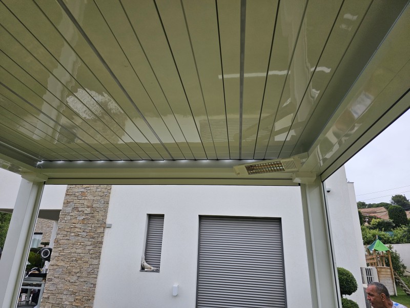 Installation et pose d'une pergola bioclimatique Open à Marseille