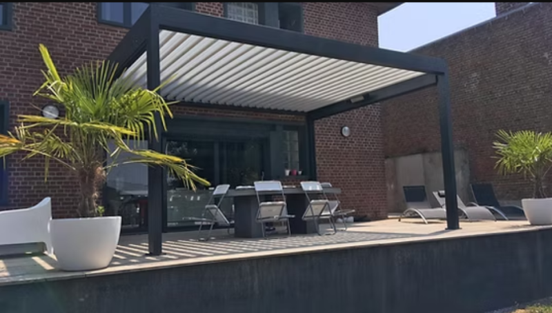 PERGOLA BIOCLIMATIQUE IZI A LAMES ORIENTABLES