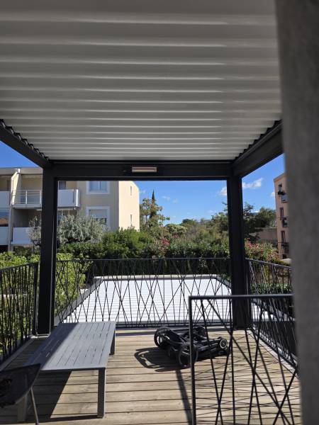 pergola bioclimatique coloris noir sablé