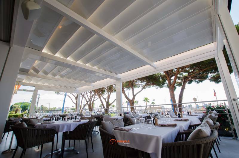 pergola à lames isolées