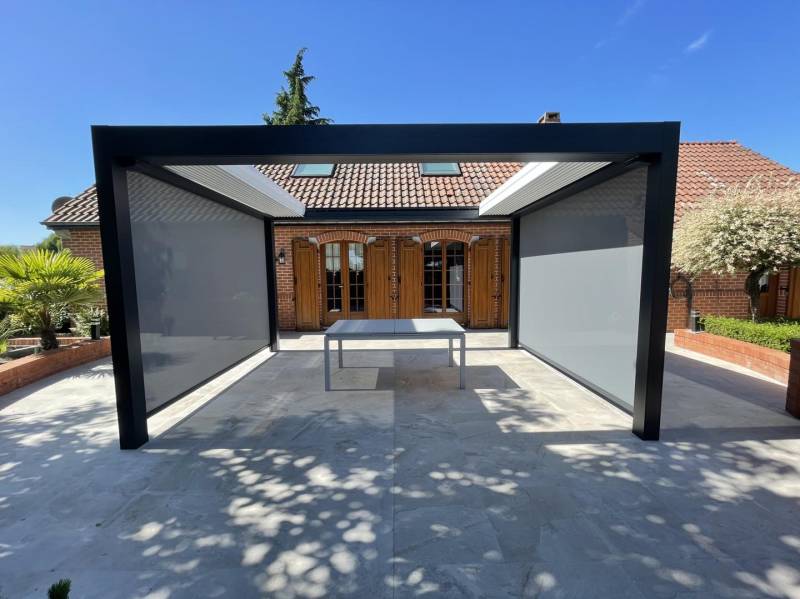 INSTALLATION D'UNE PERGOLA BIOCLIMATIQUE À LAMES RÉTRACTABLES À AUBAGNE